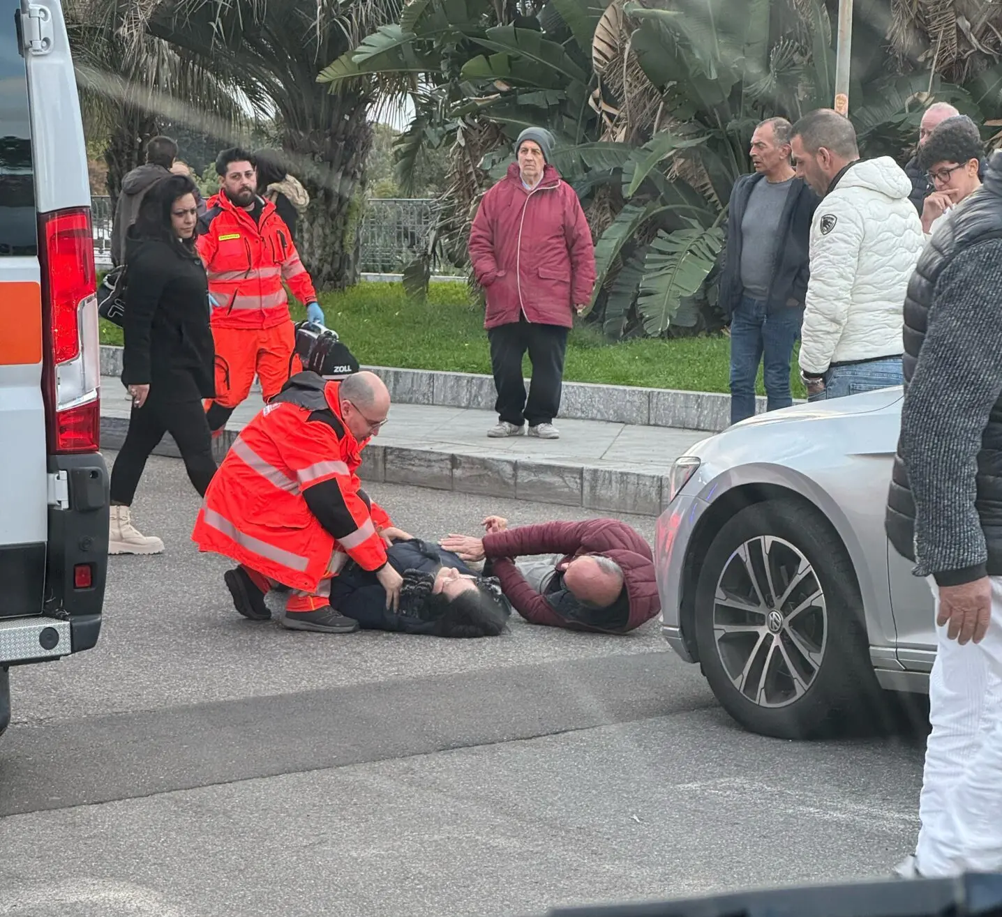Reggio, auto investe due pedoni nei pressi dello svincolo del Porto
