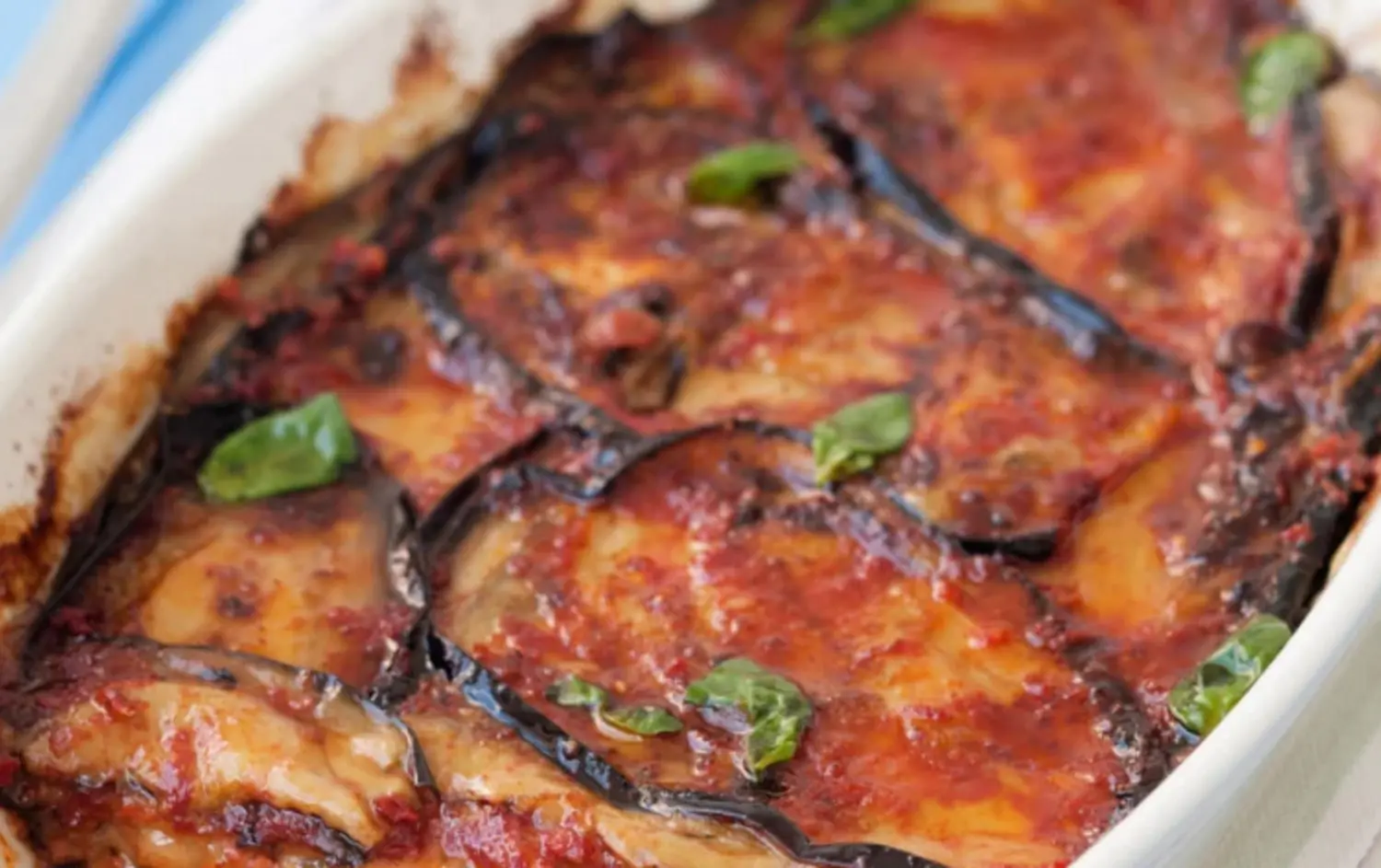 LA RICETTA DEL GIORNO | Parmigiana di melanzane: la regina dei piatti unici della cucina mediterranea