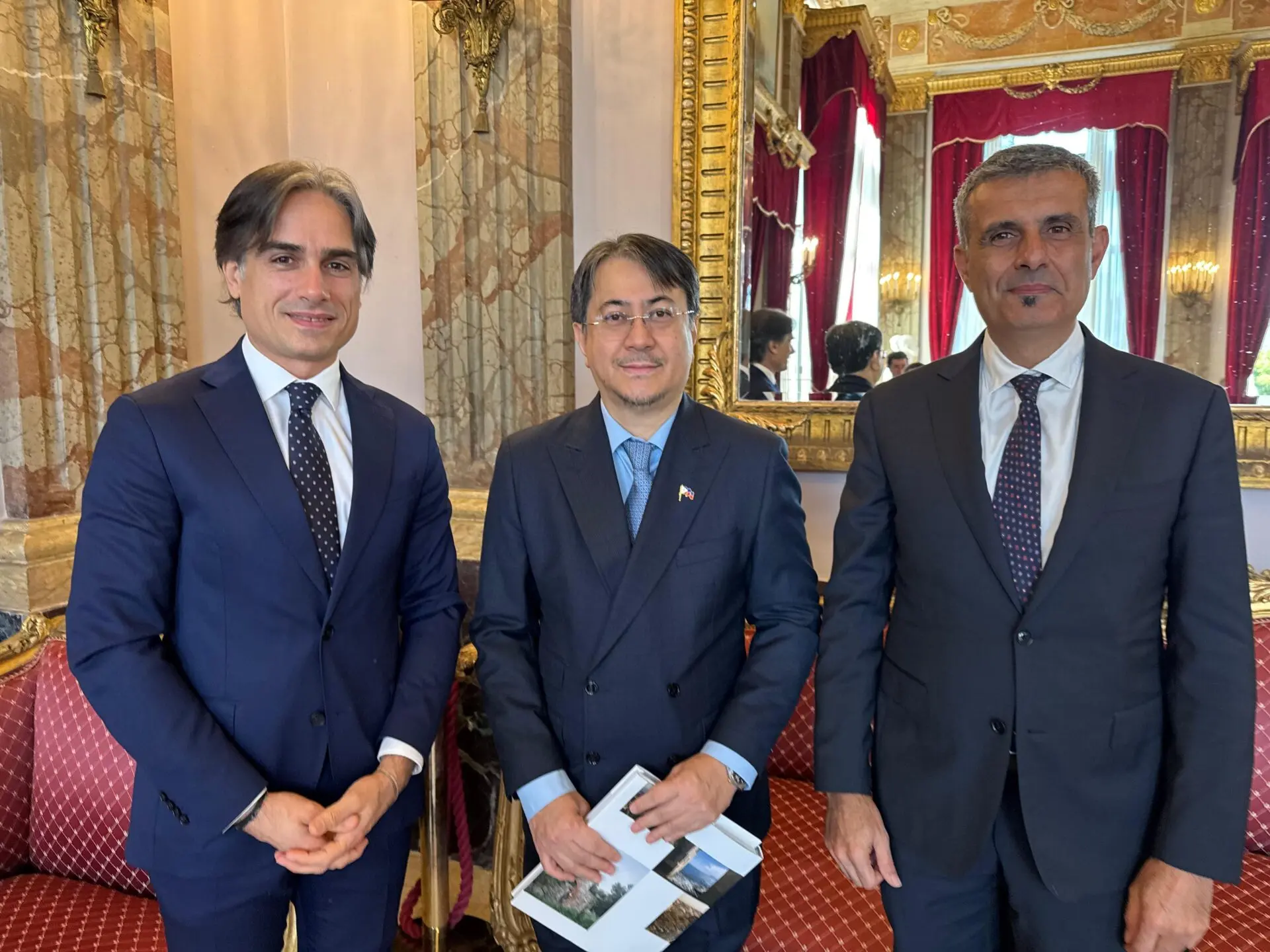 L'ambasciatore della Repubblica delle Filippine ricevuto a Palazzo Alvaro da Falcomatà