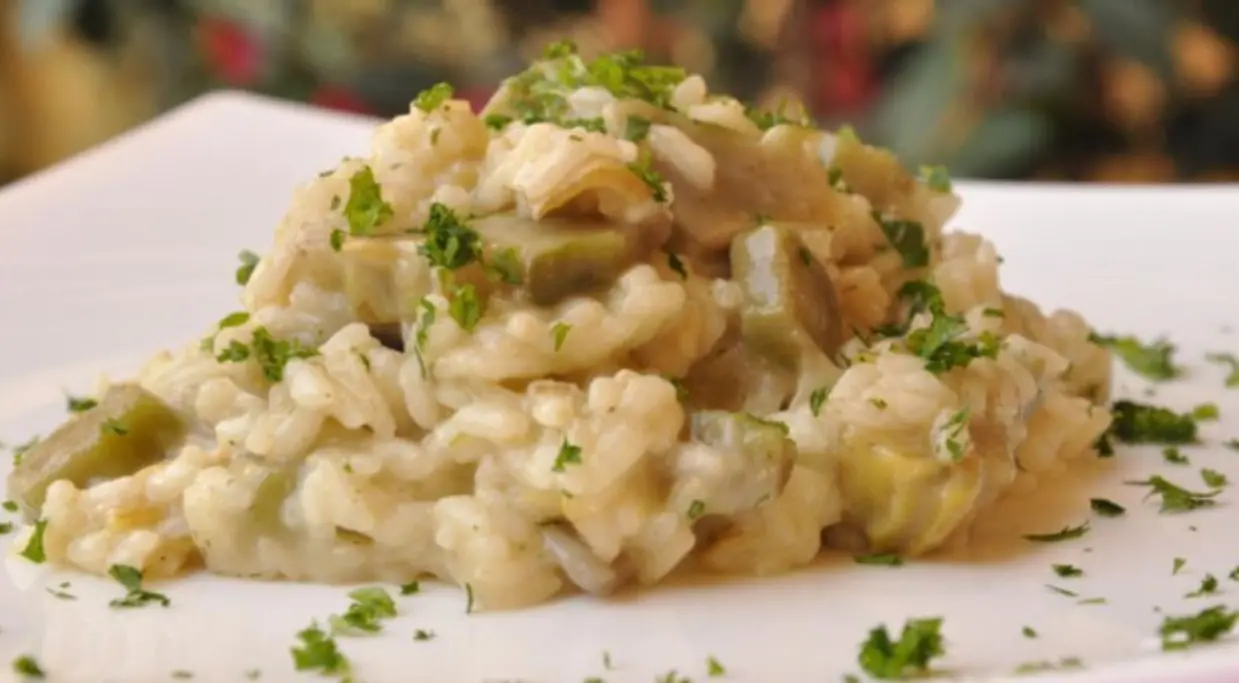 LA RICETTA DEL GIORNO | Risotto ai carciofi: un primo piatto leggero e cremoso