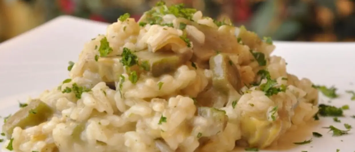LA RICETTA DEL GIORNO | Risotto ai carciofi: un primo piatto leggero e cremoso