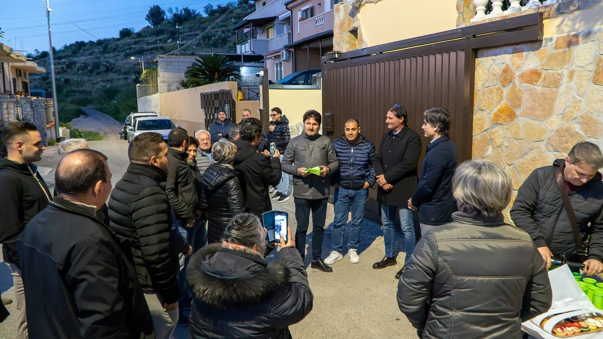 Reggio, accesa la nuova illuminazione pubblica in Contrada Violo – Saracinello
