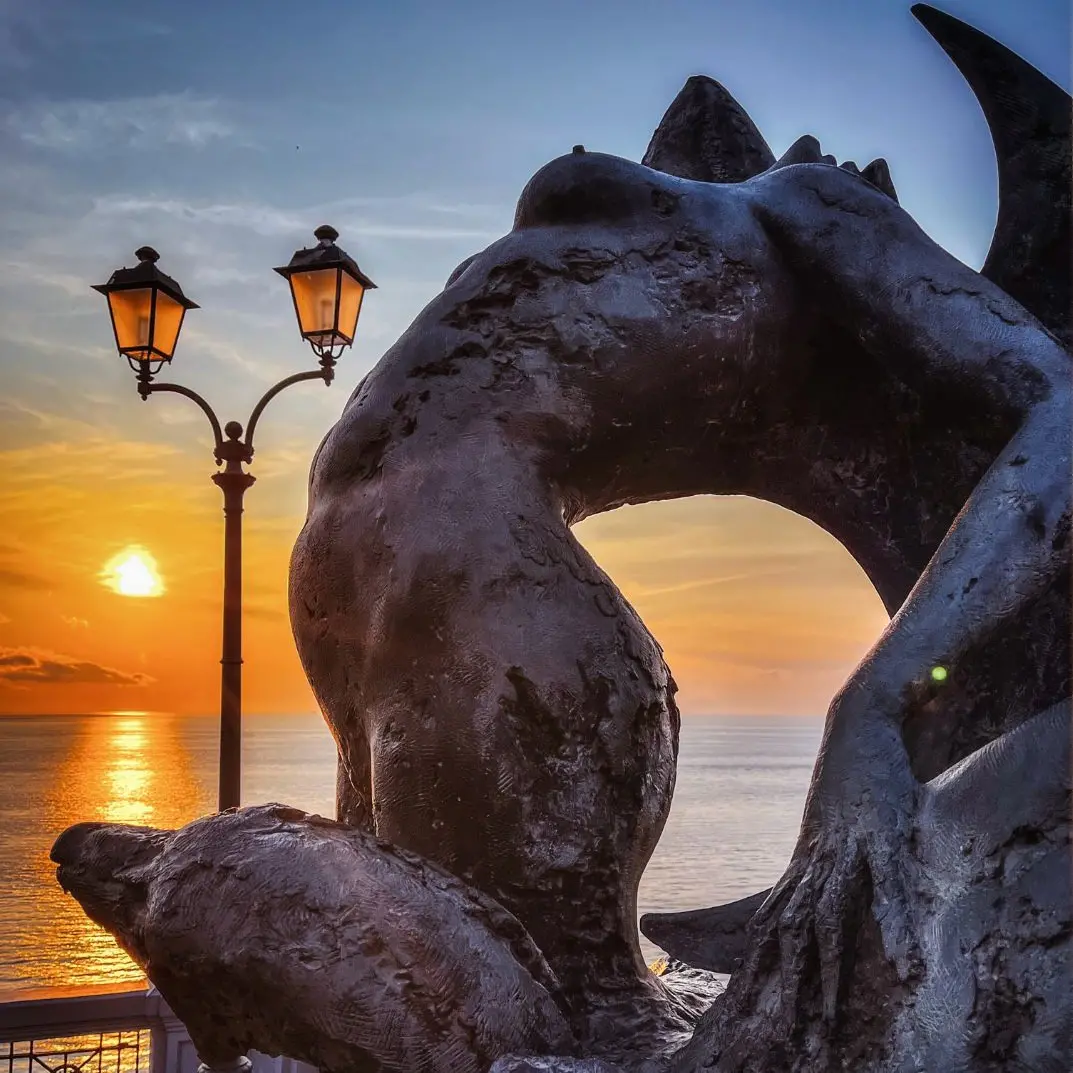 FOTO DEL GIORNO | Scilla, colei che dilania