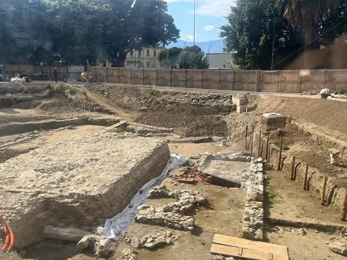 Reggio, scavi di piazza Garibaldi: sempre più vicina la consegna dell’antica area sacra alla città