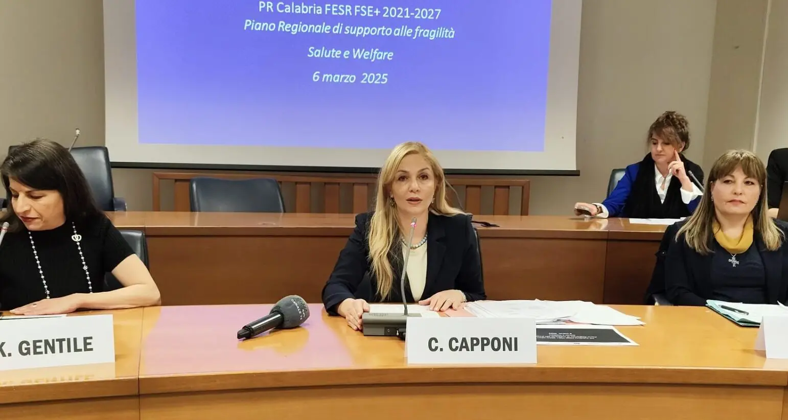 Contrasto alla violenza di genere, la Regione rinnova la sua legge e rilancia con “Donne libere” e “Concilia”