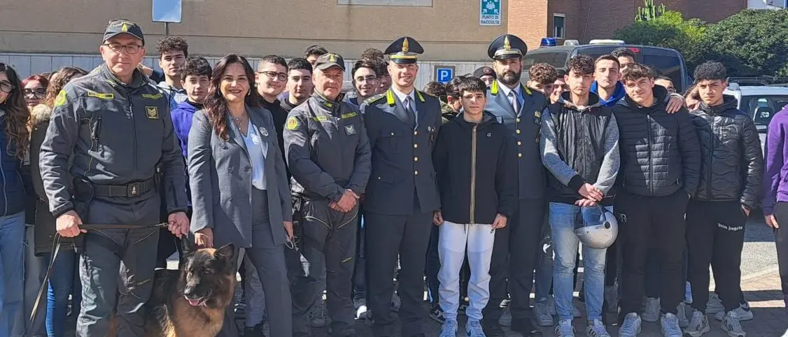 Reggio, l'incontro all'insegna della legalità tra il \"Righi - Fermi - Boccioni\" e la Guardia di Finanza