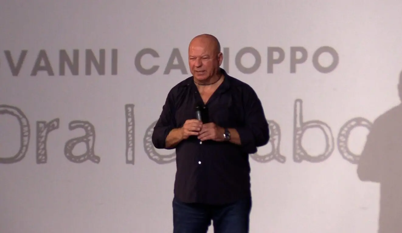 Giovanni Cacioppo conquista Reggio: sold-out all'Odeon tra risate e riflessioni sul lavoro - VIDEO
