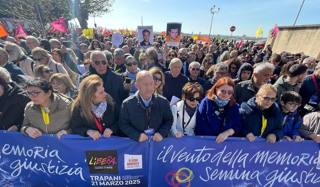 Memoria e impegno: Libera in piazza a Trapani per ricordare le vittime della mafia