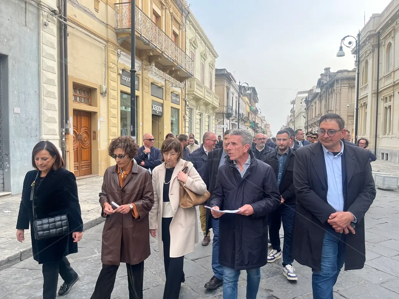 «Uniti si è più forti e non si resta isolati», a Reggio la passeggiata antiracket sul corso Garibaldi - VIDEO