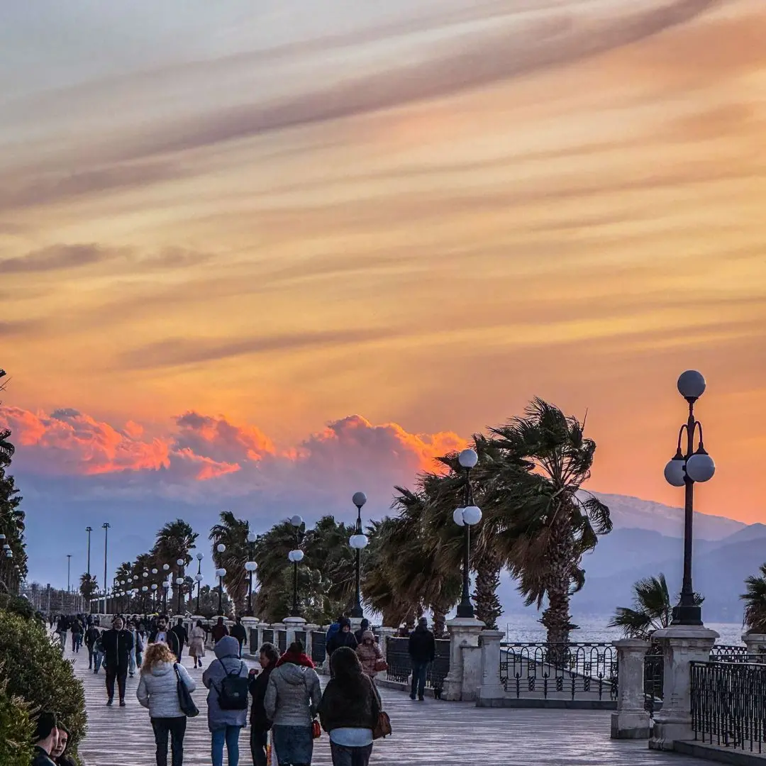 LA FOTO DEL GIORNO | Reggio si fa poesia senza bisogno di parole