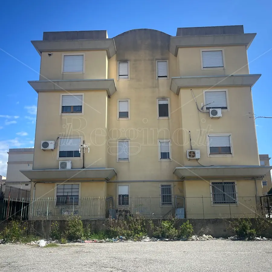 Comparto 6 Arghillà, le famiglie: «Dovremmo “traslocare” la nostra vita in un B&b entro domani e poi? Noi abbiamo diritto a una casa»