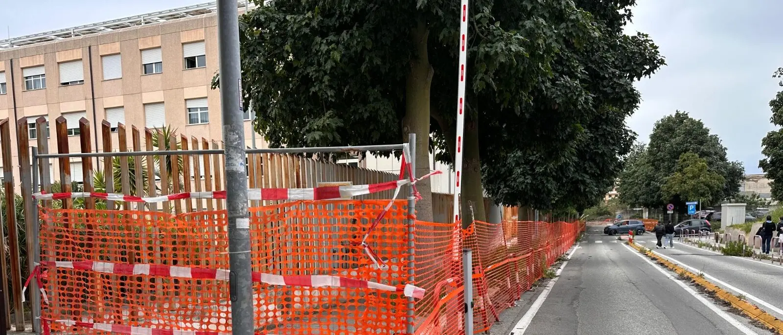 Ospedale Morelli, partiti i lavori per la messa in sicurezza dei marciapiedi