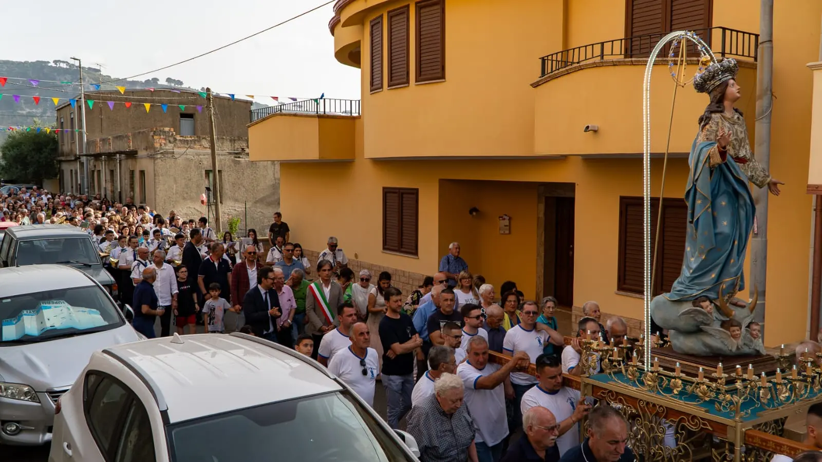Completato il restauro della Madonna di Arasì: la statua torna a casa in processione