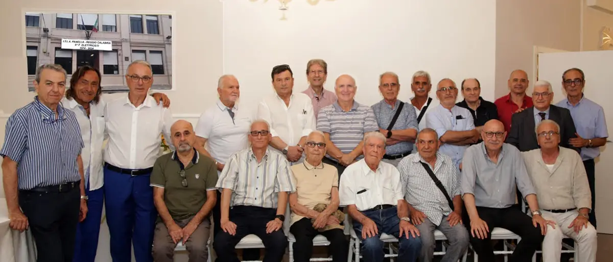 Reggio, gli ex studenti della V^ F Elettricisti dell'Iti Panella festeggiano il 50° del diploma