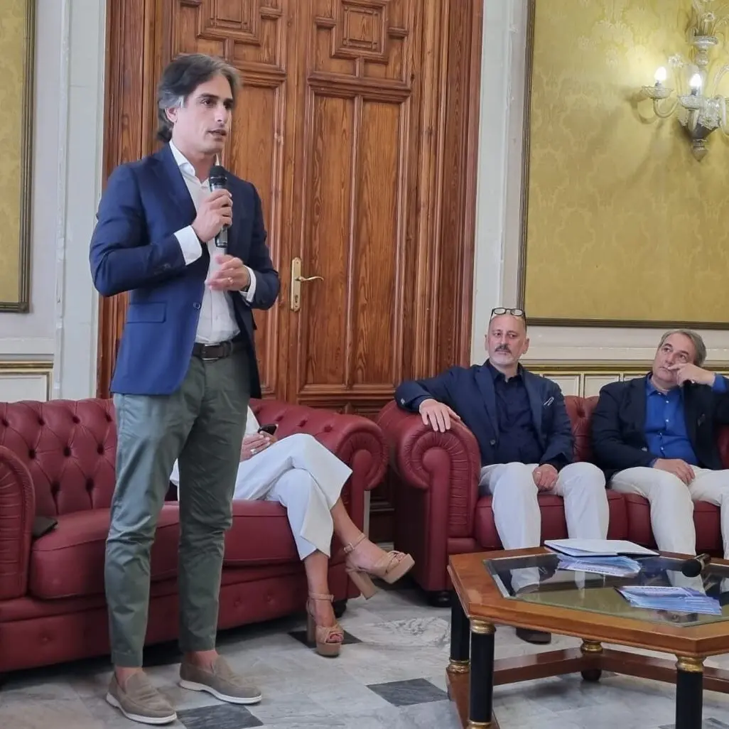 Medicina ed I.A., convegno a palazzo San Giorgio. Falcomatà: «Evitarne l'uso distorto»