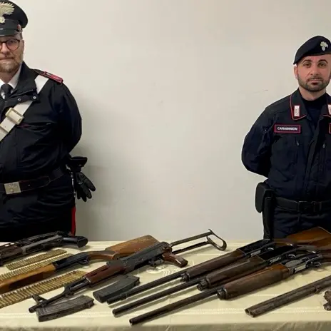 Reggio, ritrovate dai Carabinieri armi da guerra nascoste in un terreno