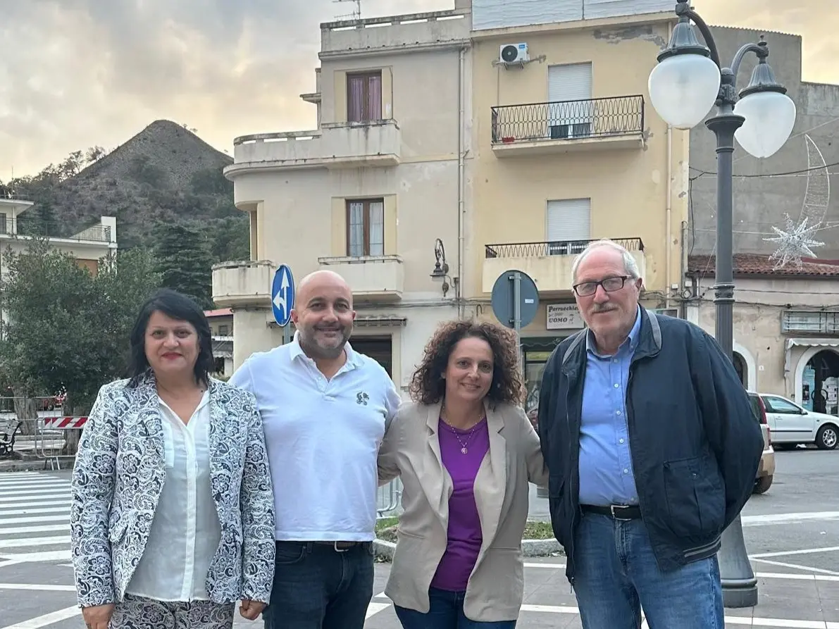 Gioiosa Ionica, «Vergognosa rimozione del Monumento a Mino Reitano»