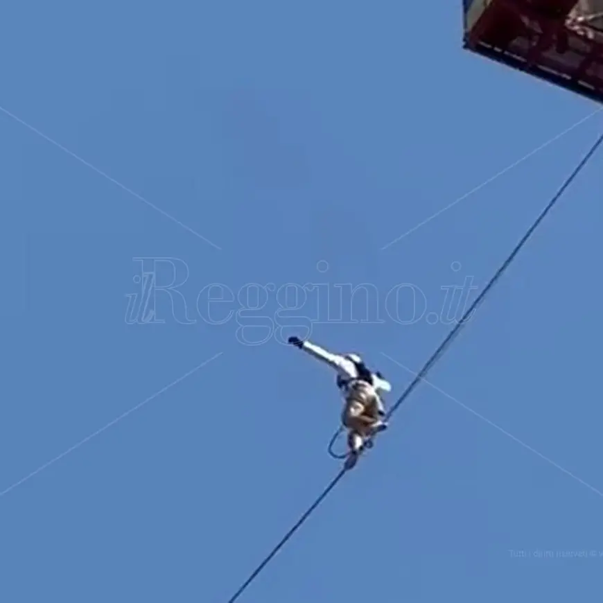 Villa, al via l'incredibile camminata in aria sullo Stretto di Jaan Roose - VIDEO