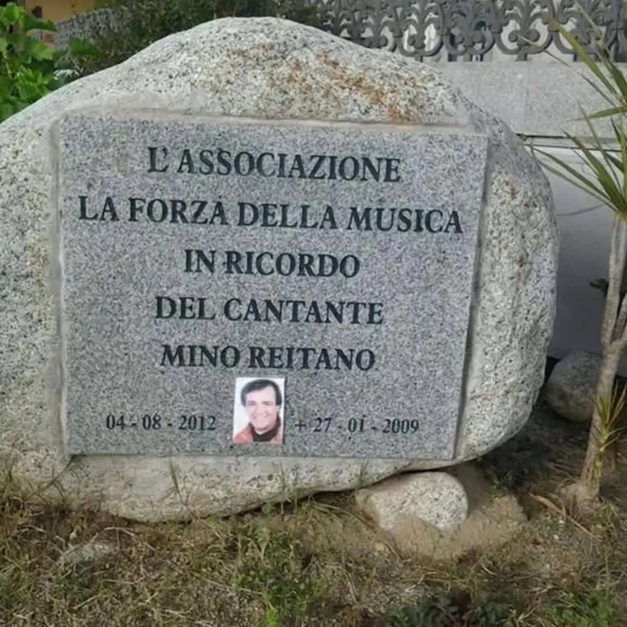 IL CASO | A Gioiosa Ionica rimossa la targa in memoria di Mino Reitano: l'opposizione attacca il sindaco Ritorto