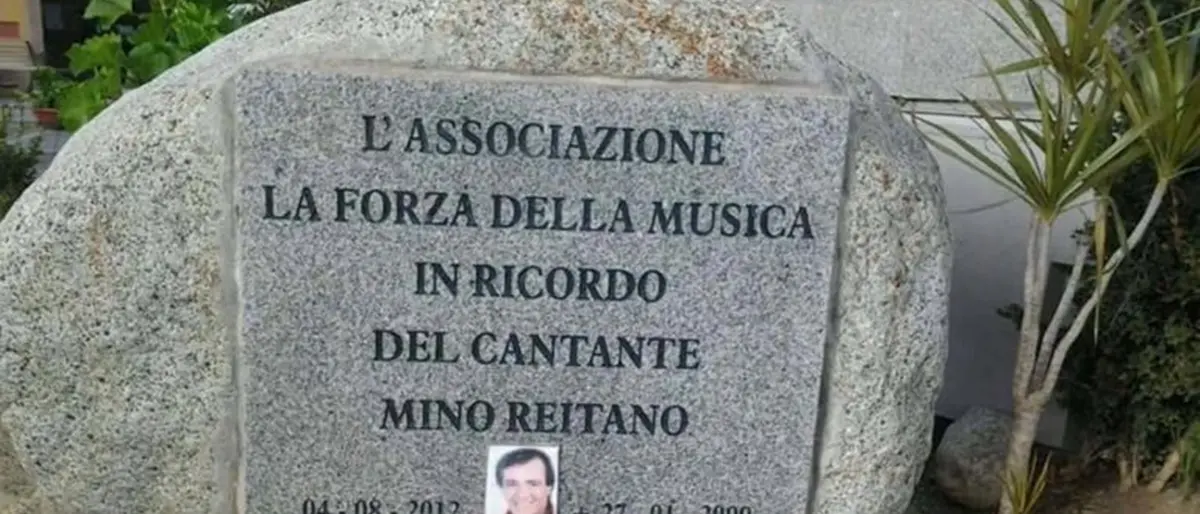 IL CASO | A Gioiosa Ionica rimossa la targa in memoria di Mino Reitano: l'opposizione attacca il sindaco Ritorto