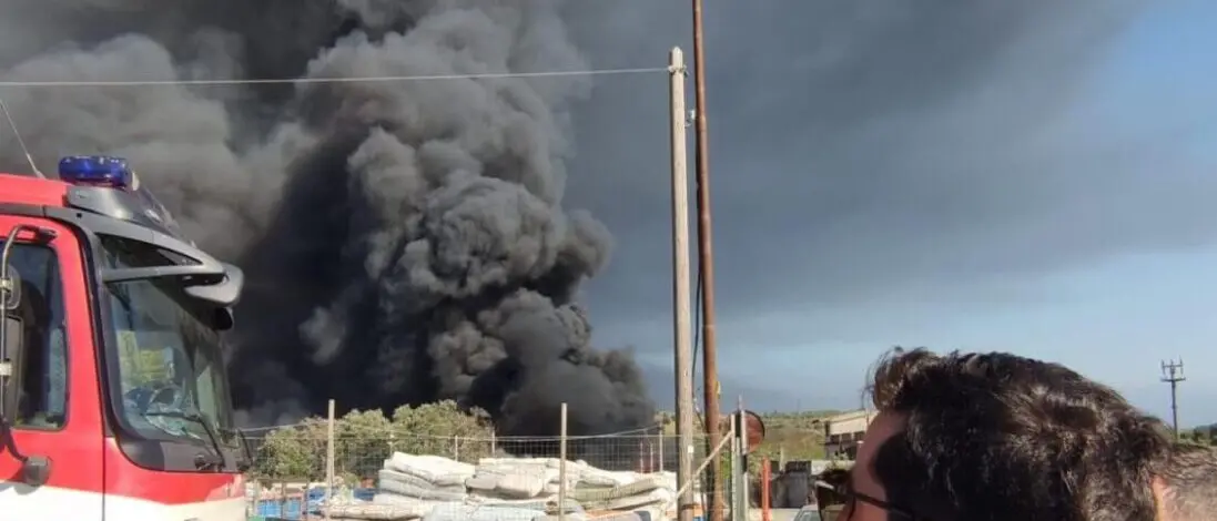 Incendio di Palmi, Furgiuele (Lega) “porta” il sindaco in Parlamento: «Non ha fatto abbastanza»
