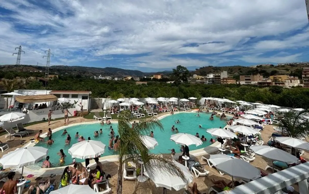 Reggio, direzione del Nuez: «Nessuno spazio aperto al pubblico interessato dall'incendio»