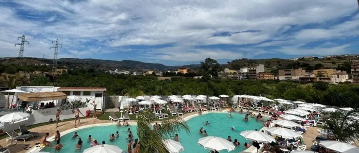 Reggio, direzione del Nuez: «Nessuno spazio aperto al pubblico interessato dall'incendio»