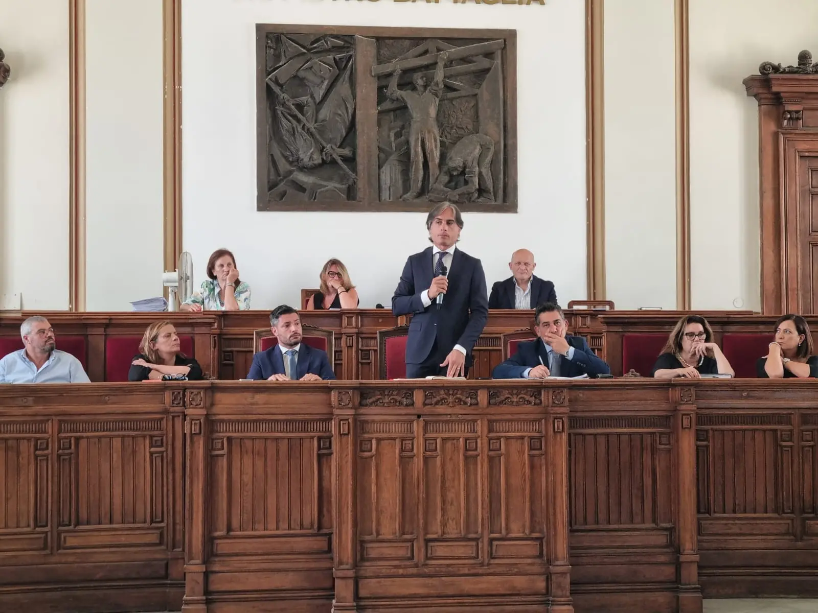 Consiglio comunale a Reggio, tengono banco siccità e Tari. Falcomatà: «Intervenire sugli sprechi d’acqua»