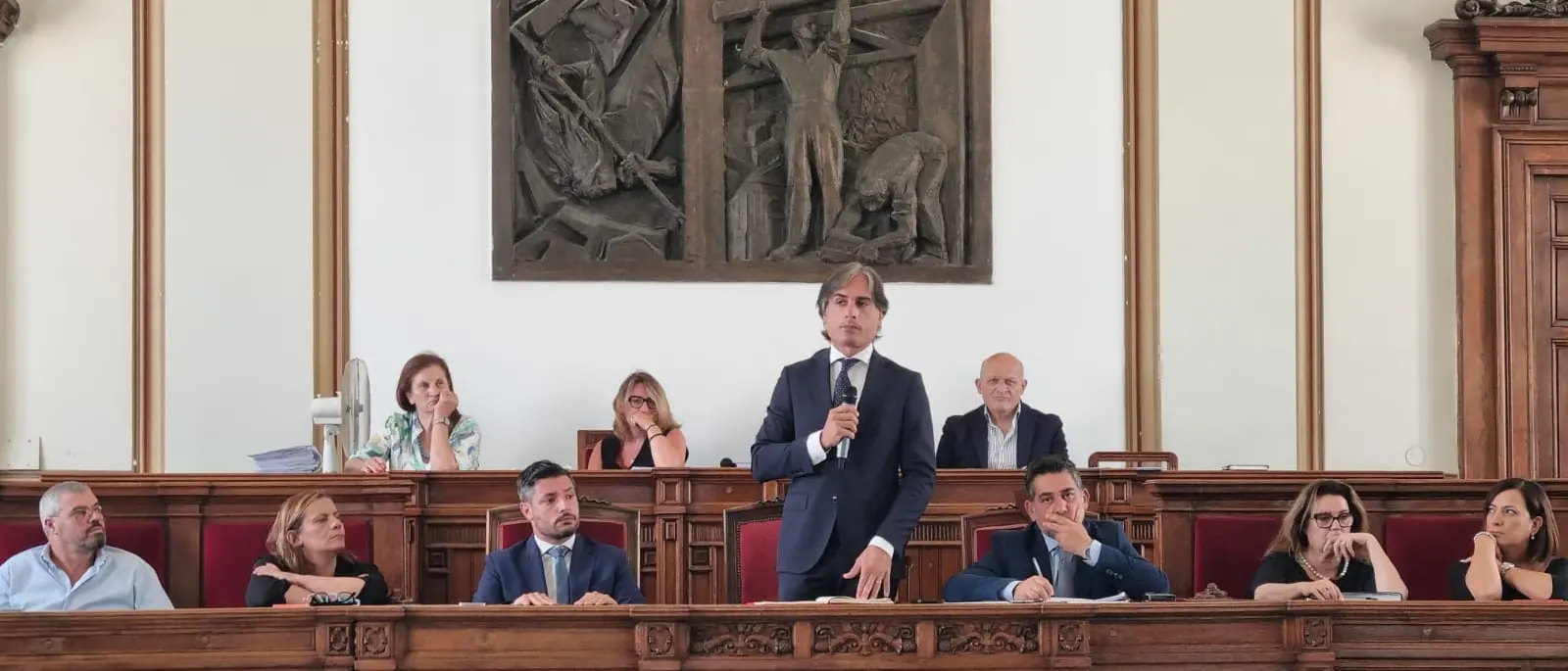 Consiglio comunale a Reggio, tengono banco siccità e Tari. Falcomatà: «Intervenire sugli sprechi d’acqua»