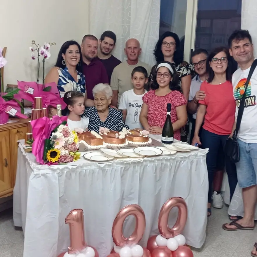 Reggio, Francesca Minniti \"nonna Ciccia\" festeggia 100 anni