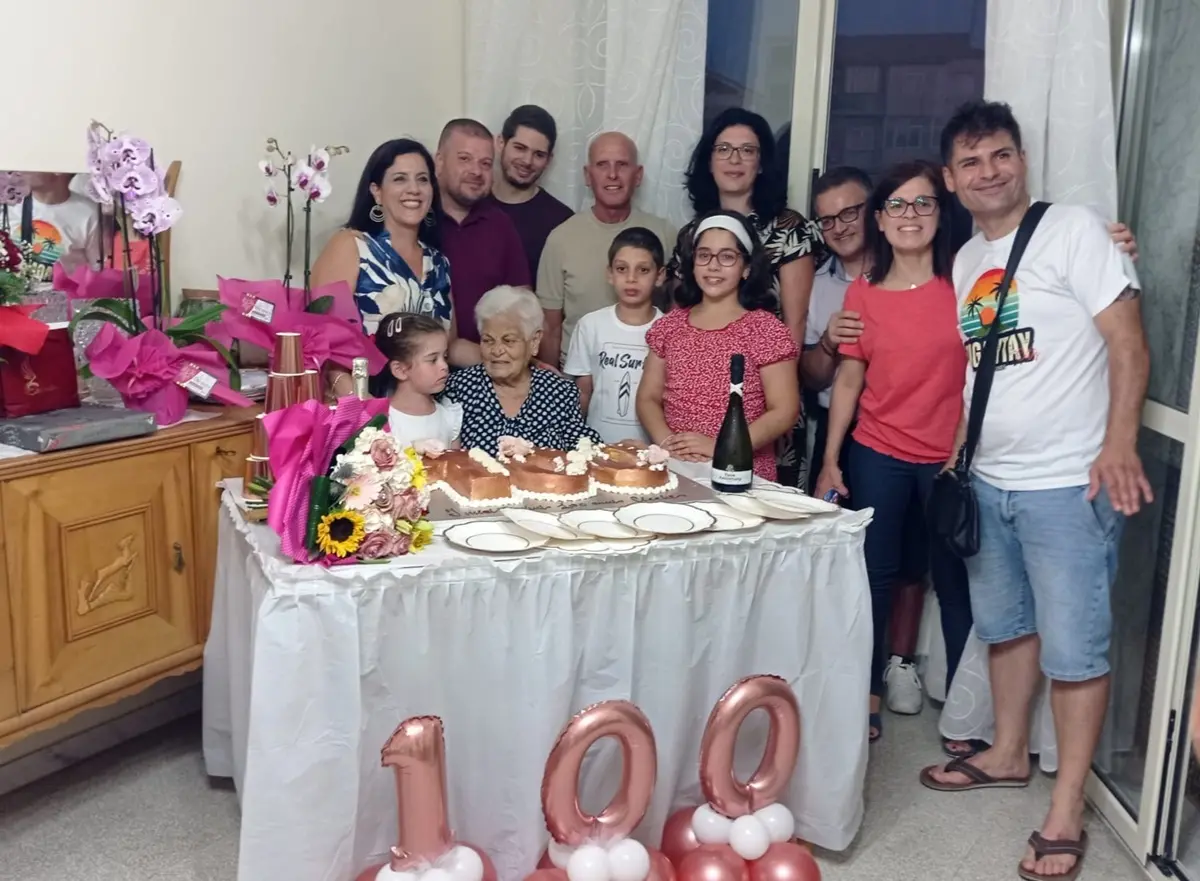 Reggio, Francesca Minniti \"nonna Ciccia\" festeggia 100 anni