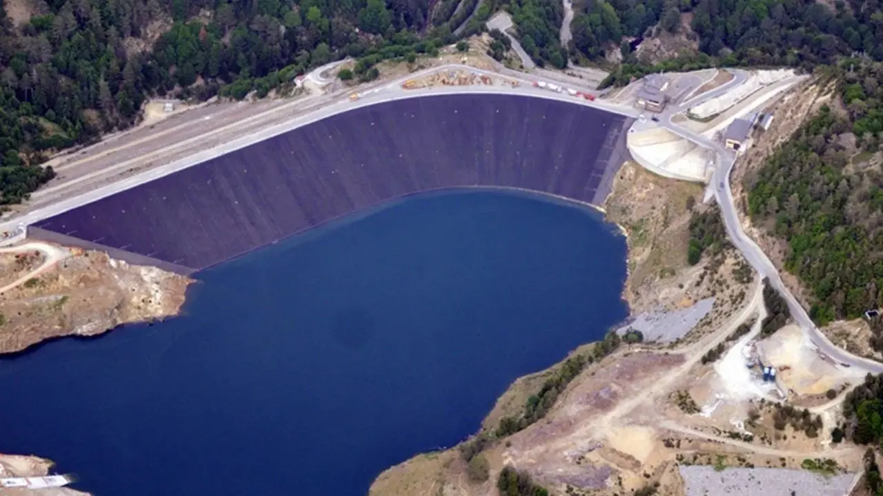 La siccità aggrava la carenza idrica, allarme Sorical: «Necessarie ulteriori riduzioni per le forniture idropotabili»