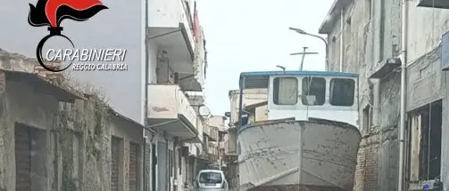 Gioia Tauro, parcheggia la propria barca su pubblica via: denunciato il proprietario