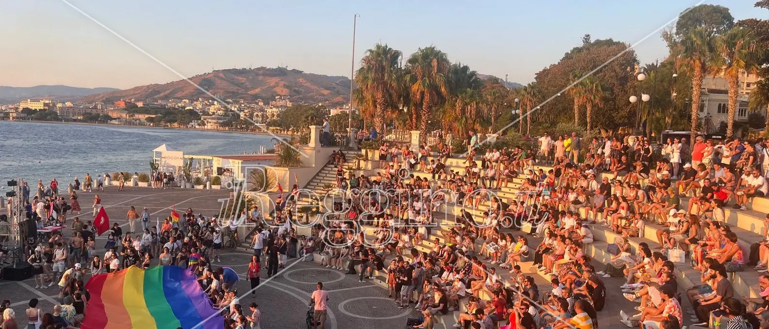 Reggio, nel decennale del primo Pride in Calabria sfila il corteo Arcobaleno in riva allo Stretto - FOTO e VIDEO