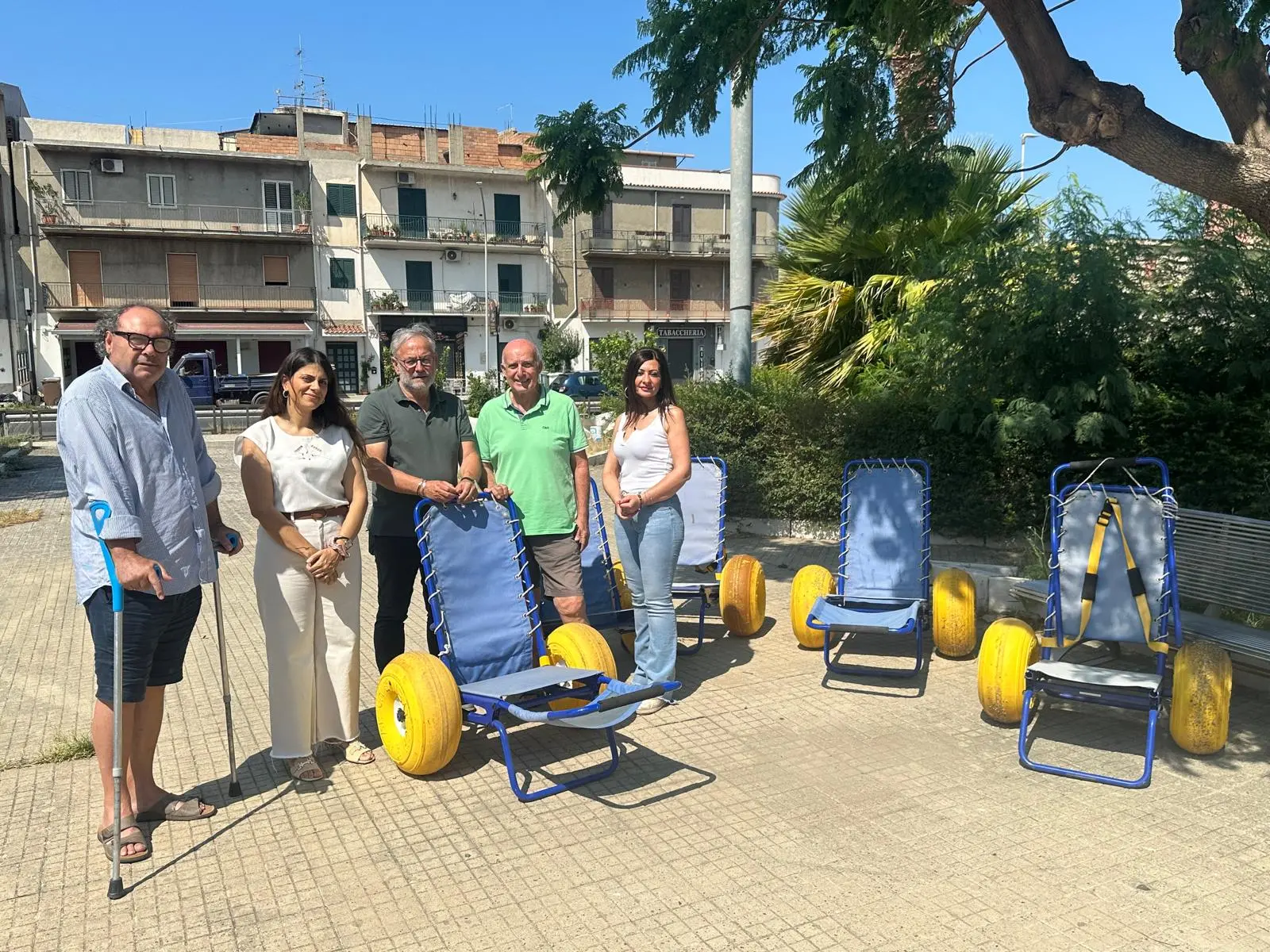 Lazzaro, il Comune di Motta al lavoro per l'accessibilità in spiaggia: consegnate le Sedie Job
