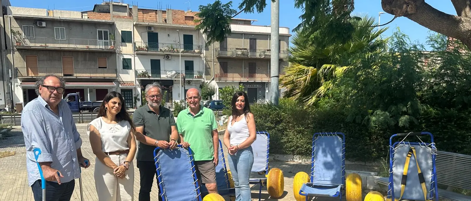 Lazzaro, il Comune di Motta al lavoro per l'accessibilità in spiaggia: consegnate le Sedie Job