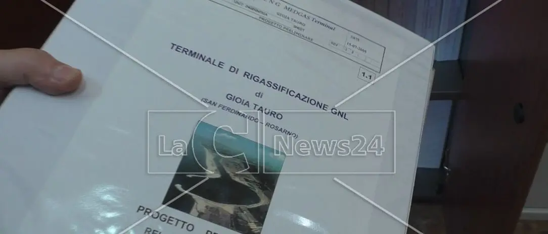 Gioia Tauro, silenzio avvolge la piastra del freddo di Gioia Tauro e il rigassificatore