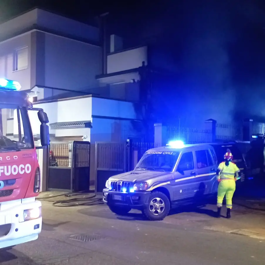 Camper incendiato a Gioia Tauro, il messaggio del sindaco Simona Scarcella