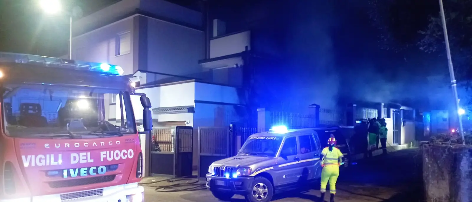 Camper incendiato a Gioia Tauro, il messaggio del sindaco Simona Scarcella