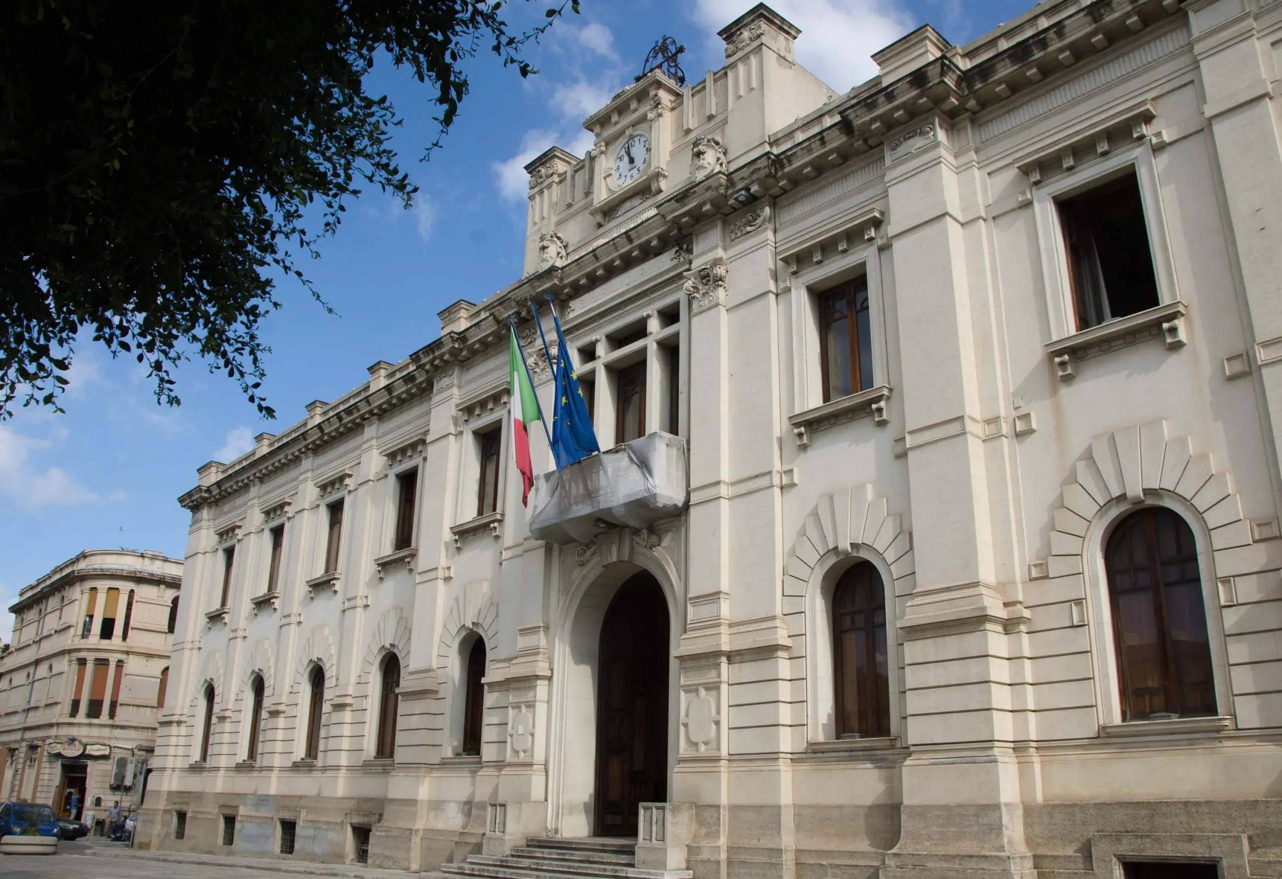 Coronavirus, l'opposizione reggina incalza: «Mascherine regalate? No, sono donazioni pubbliche»