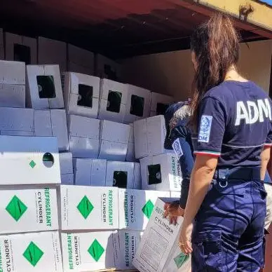 Gioia Tauro, bloccato alla dogana un carico con oltre 40 tonnellate di gas nocivi