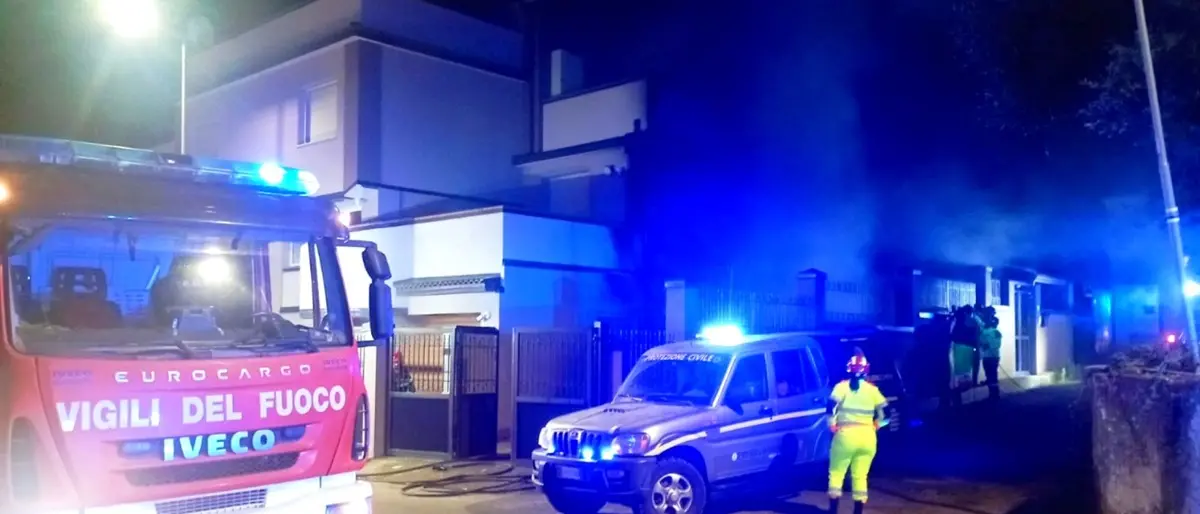 Incendio camper a Gioia Tauro, i familiari dei proprietari: «Vogliamo giustizia, ci sentiamo tutti in pericolo»