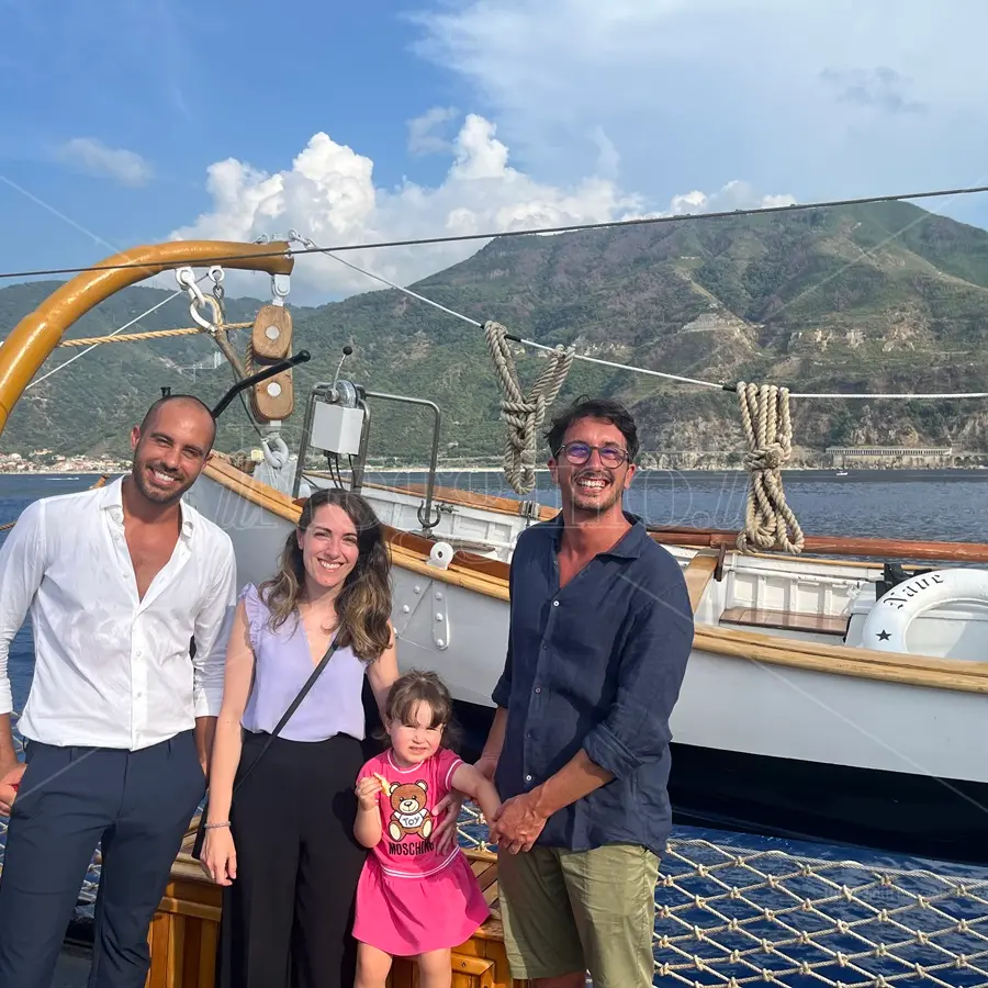 Omaggio a De Grazia a Scilla, i figli Giovanni e Roberto: «Sulla navi della Marina Militare ritroviamo la dolcezza del ricordo di papà»