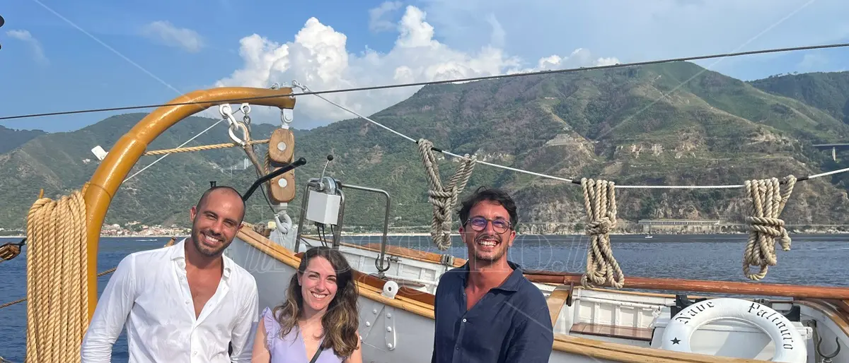 Omaggio a De Grazia a Scilla, i figli Giovanni e Roberto: «Sulla navi della Marina Militare ritroviamo la dolcezza del ricordo di papà»