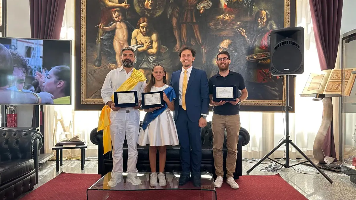 Varia di Palmi, il consigliere regionale Mattiani consegna una targa a ‘Mbuttaturi, Animella e Padreterno del 2023