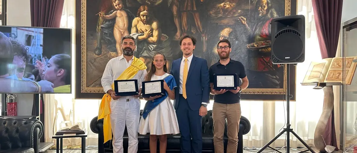 Varia di Palmi, il consigliere regionale Mattiani consegna una targa a ‘Mbuttaturi, Animella e Padreterno del 2023