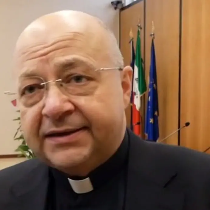 'Ndrangheta e politica, il sacerdote indagato si autosospende da ogni incarico e attacca la Procura: «Diffusione delle informazioni deviata»