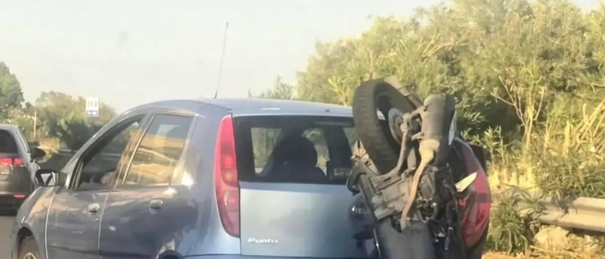 Roccella, scontro tra auto e moto sulla Statale 106: il centauro trasportato in ospedale