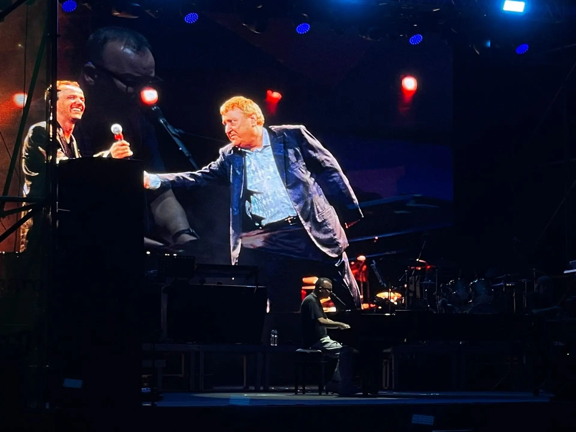 Roccella Summer Festival, ovazione per Gigi D’Alessio. «Non potevo non tornare in un posto così bello»