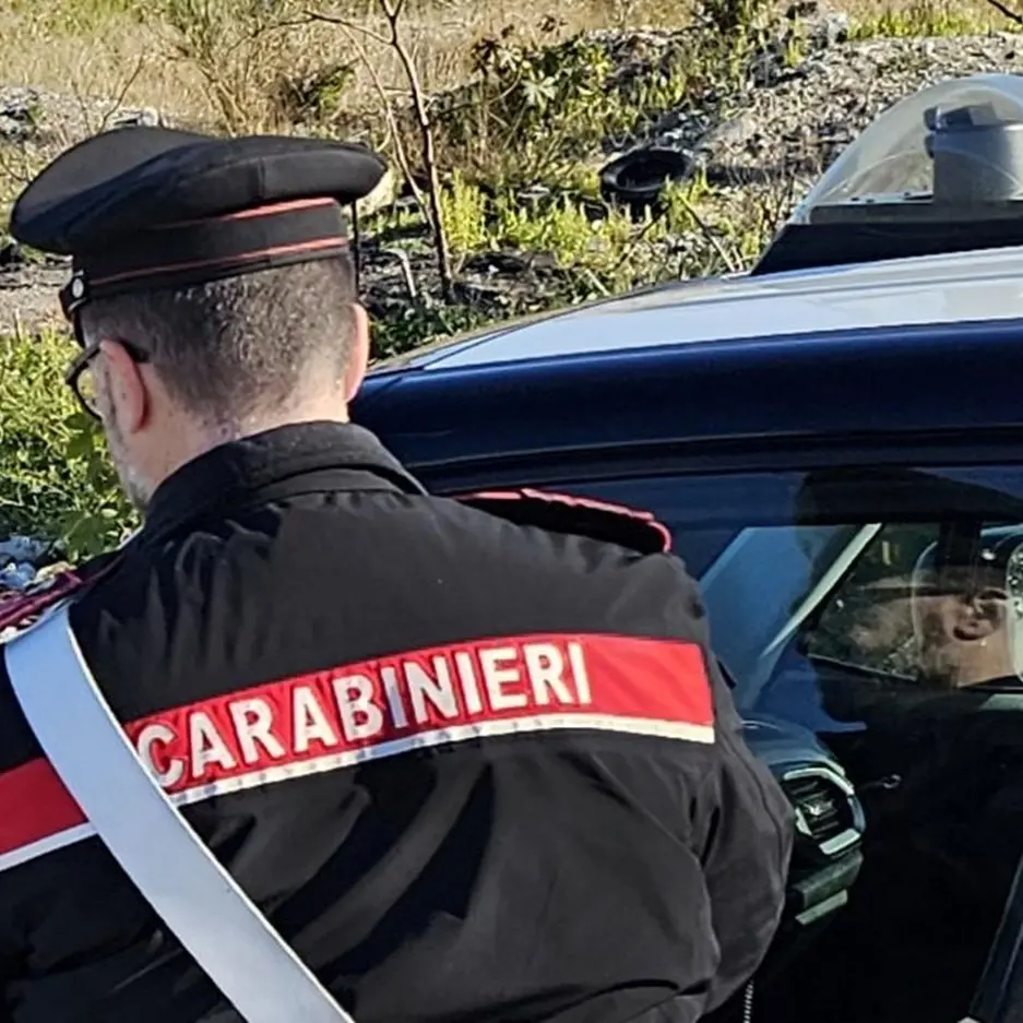 Gioia Tauro, faceva sniffare cocaina sul cofano della sua macchina e deteneva hashish: arrestato